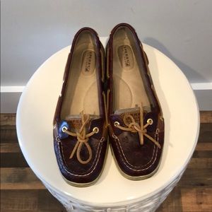 Brown leather Sperry’s
